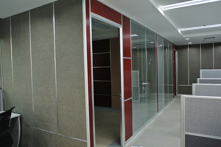 如何利用百葉玻璃隔斷擴大房間面積?