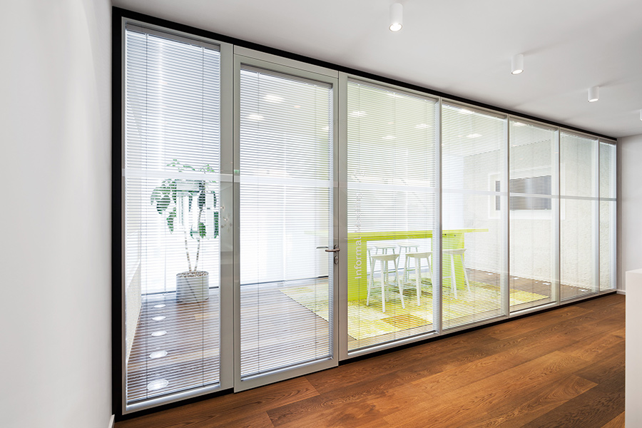 雙玻百葉隔斷廠家談雙玻百葉隔斷的特點!